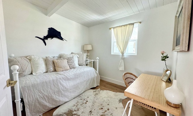Bonita Shores Cottage | The Bonita Bitty Cottage -2 bed/1 bath waterfront cottage a mile from the beach!