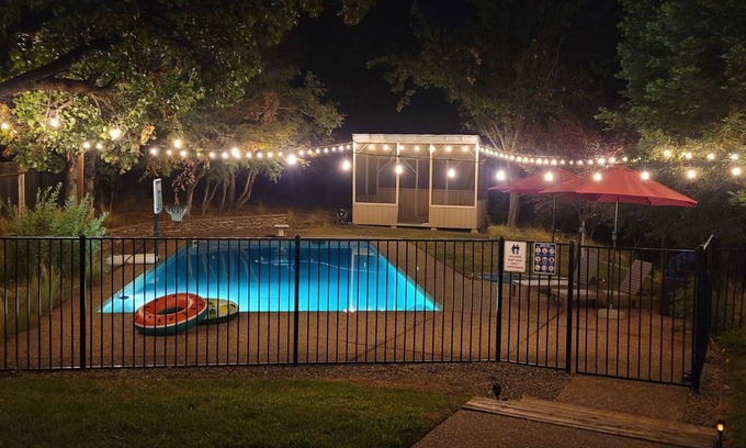Redding Villa | The Bostonian▪︎Pool💦Hot Tub🌀 Arcade🎮Billiards🎱
