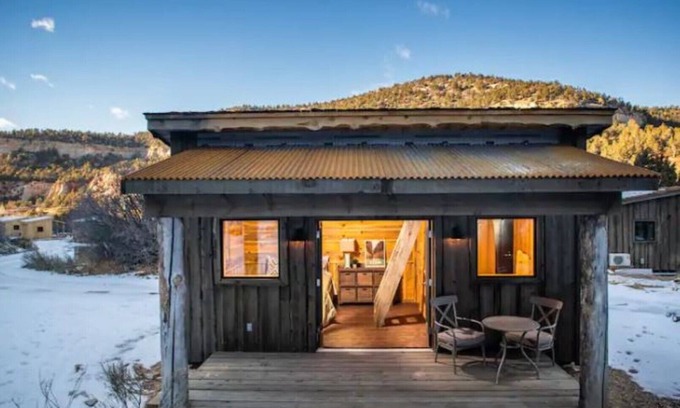Zion National Park East Entrance Cabin | The Boundary Cabin 4