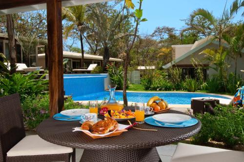 Tamarindo Hotel | The Breeze Hotel & Villas