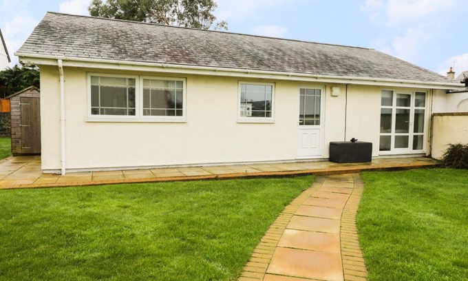 Edern House | The Bungalow