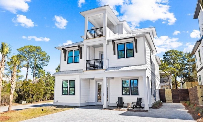Emerald Waters Village House | The Bungalow-Golf Cart Included-Private Pool-Walk to Beach