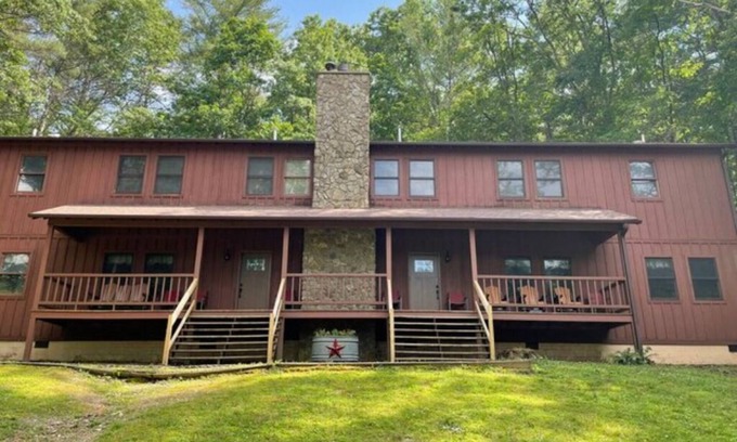 Springmaid Mountain Cabin | The Bunkhouse sleeps 40