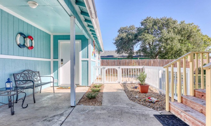 Aransas Pass Cottage | The Buoys! 2 cottages, yard games & firepit in a great location!