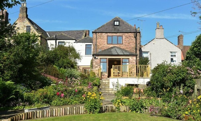 Warkworth Cottage | THE BURGAGE HOUSE, pet friendly, with a garden in Warkworth