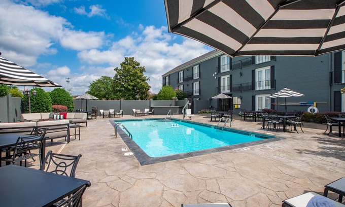 Little Rock Hotel | The Burgundy Hotel, Tapestry Collection by Hilton