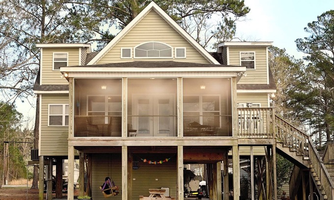 Merritt House | The "C" Hammock–Your Relaxing Bay River Getaway