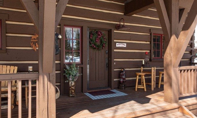 Jackson Hole House | The Cabins at Jackson Hole Golf and Tennis DOG FRIENDLY w fee.