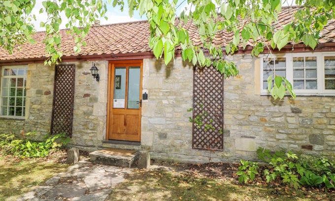Hinton Cottage | THE CAMPBELL COTTAGE, pet friendly, with a garden in Hinton