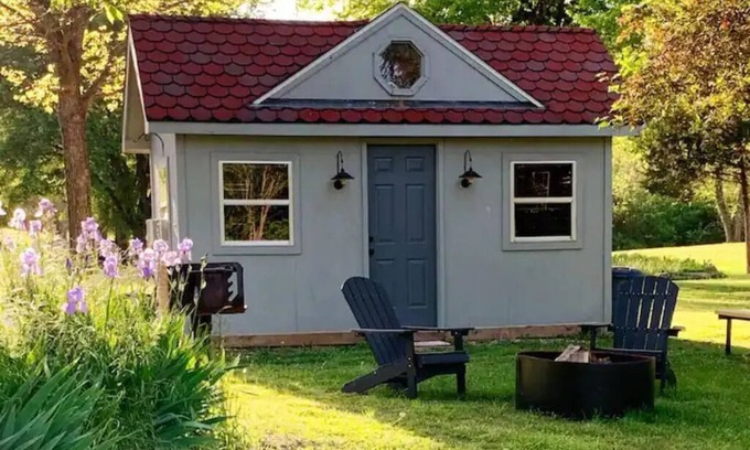 Flippin House | The Camper’s Cabin W/Bunk Bed
