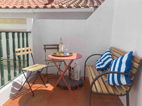 Sesimbra Apartment | The Captain’s House - 2min walking from the beach