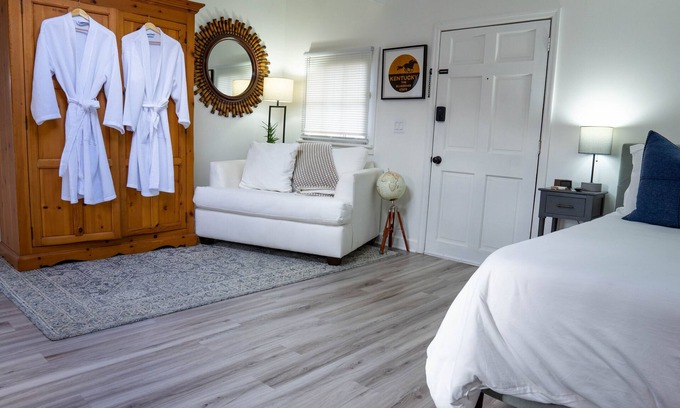 Frankfort Apartment | The Carriage - Quaint Haven 6 mins. to Buffalo Trace