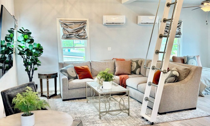 Eufaula Apartment | The Cart House Sleeps 6 Golf Cart Included