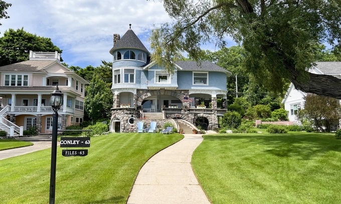 Wequetonsing Cottage | The Castle Cottage - 63 Beach - Weque - Private Lake Access