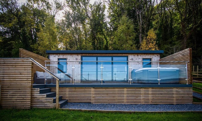 Llangennith Ski Chalet | The Caswell Bay Hide Out - 1 Bed Cabin - Landimore