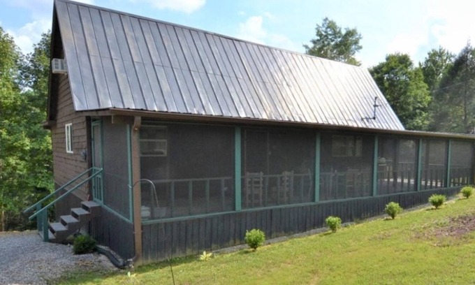Wellington House | The Cave Run Lake Cabin