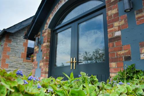 Strabane Hotel | The Cedar Country Hotel