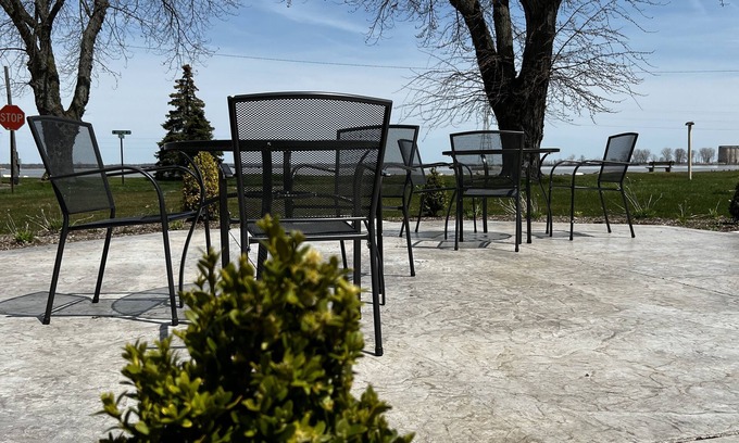 Bay View Hotel | The Cedar Motel
