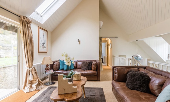 Stroud House | The Chairman's Retreat, Slad, The Cotswolds, Gloucestershire. Space to relax.