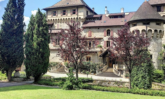 Lugrin Apartment | The charm of a castle by the lake