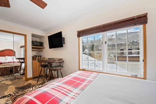 Beaver Creek Hotel | The Charter at Beaver Creek E445