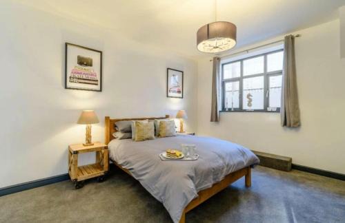 Matlock Bath Apartment | The Chatsworth Sleeps 6 King Size Beds