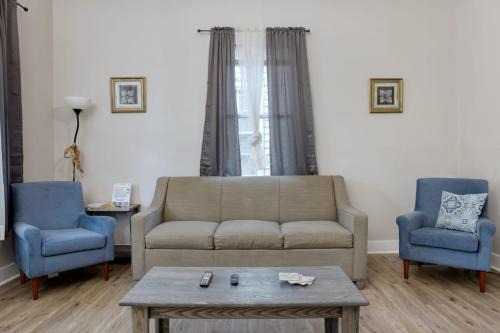 Columbus House | The Chattahoochee Cottage Walk to River & Shops