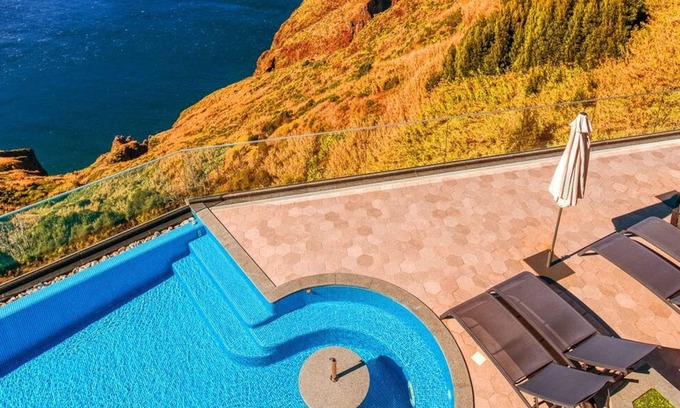 Faja da Ovelha House | The Cliffhouse by LovelyStay