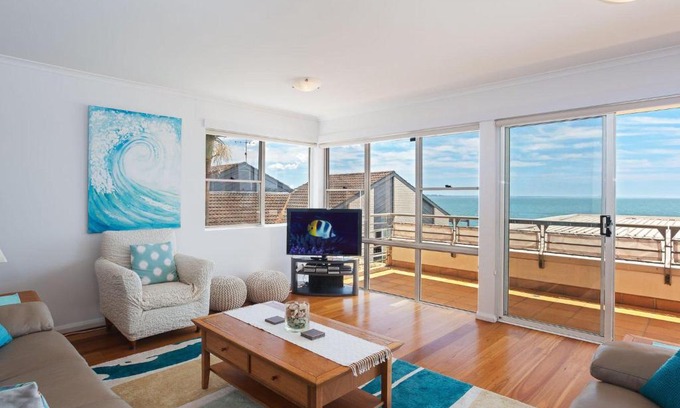 Soldiers Point Apartment | The Clippers 3 fabulous waterfront unit