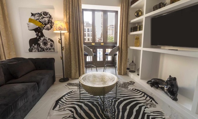 Centro Apartment | THE CLOCK HOUSE - Luxury Urban Suites