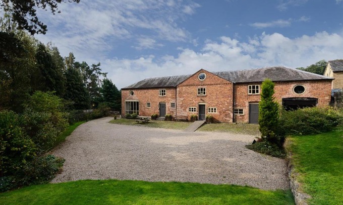 Oswestry House | The Coach House