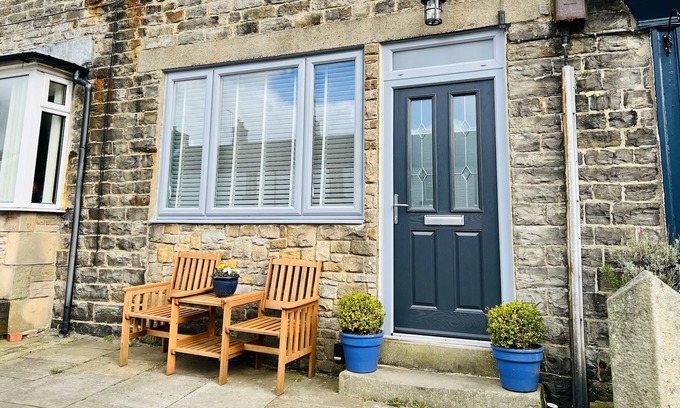 Barnard Castle House | THE COBBLERS, pet friendly, with open fire in Middleton-In-Teesdale