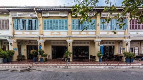 Kampot Hotel | The Columns