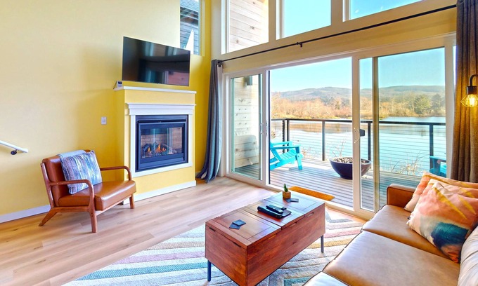 Seaside Villa | The Commons Pond View Assignment 7