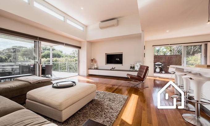 Sorrento House | The Cosmopolitan *1 NIGHT FREE* Stay in the Heart of Sorrento