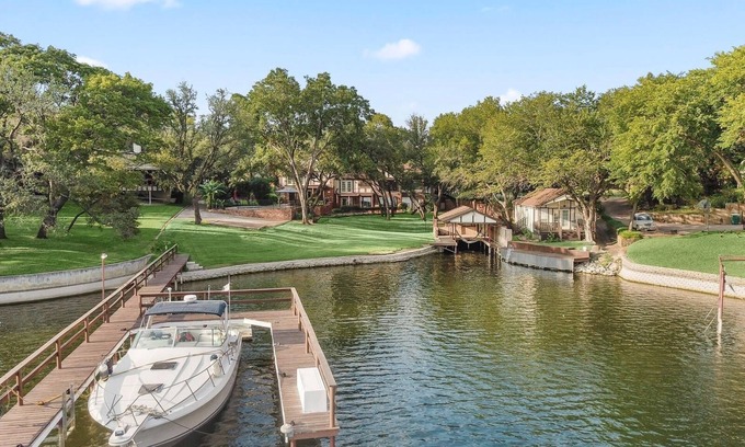 Lake Country Cottage | The Cottage on EML