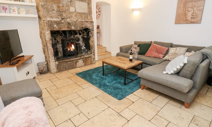 Horsforth Cottage | THE COTTAGE, pet friendly, with open fire in Horsforth