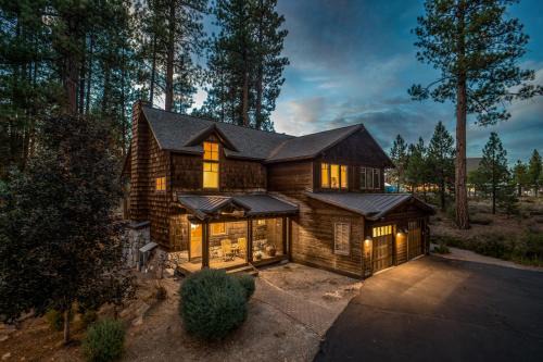 Truckee House | The Cottages - Golf, Pool, Play - 2-Bedroom