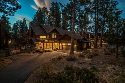 Truckee House | The Cottages - Golf, Pool, Play - 3-Bedroom