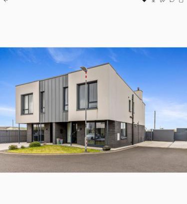 Portrush House | The Cove
