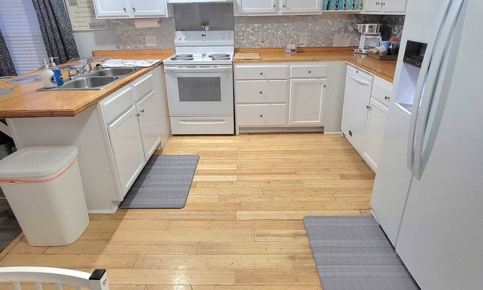 Ruffin House | -The Cozy Casa- 2 min drive from Exit 53 in Walterboro. Clean & Stylish!
