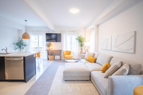 Ancaster Apartment | The Cozy Corner