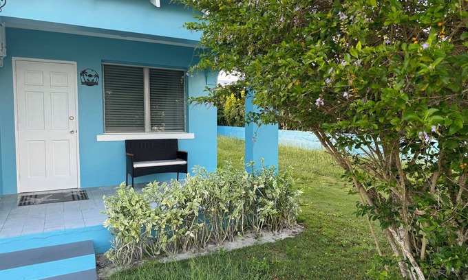 Spanish Wells House | The Cozy Cottage is an inviting 2-bedroom house in Spanish Wells with Golf Cart