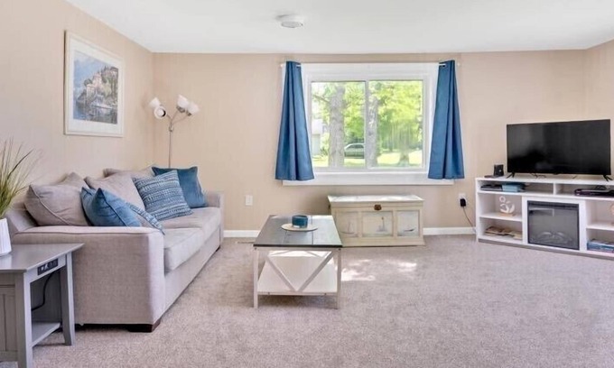 Otter Lake Cottage | The Cozy Cottage by Otter Lake