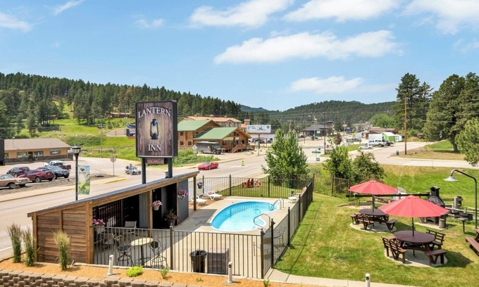 Hill City Hotel | The Cozy Mountain's Edge