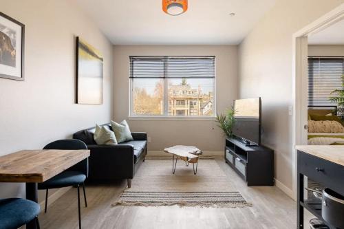 Belmont Apartment | The Creative Oasis in Portland