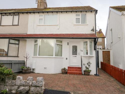 Rhos on Sea House | The Crescent Escape