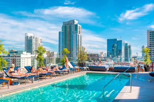 Civic Core Apartment | The Daisy Bright 2BR Stay in Downtown San Diego