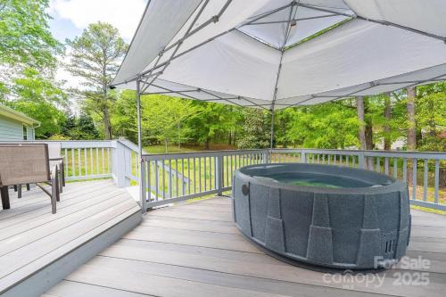 Paw Creek House | The Davis Den Stylish Pet-Friendly Escape