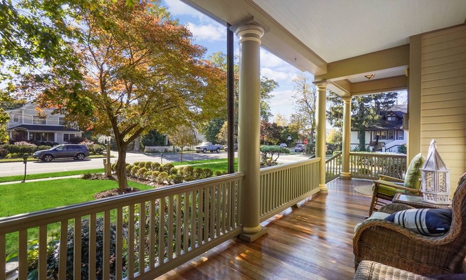 Summit House | The DeBary Inn